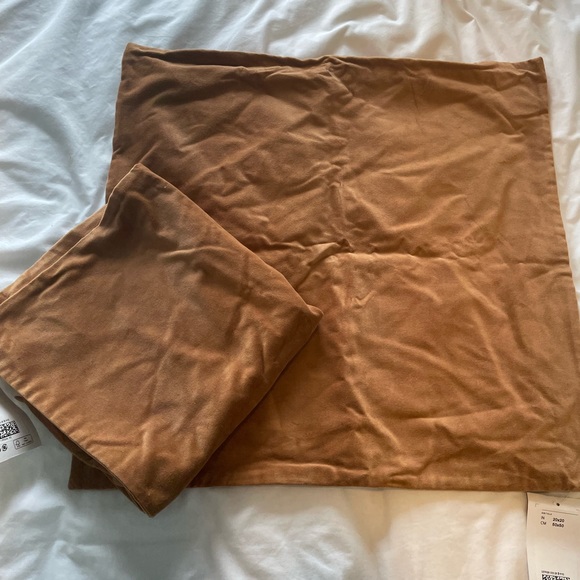 Pair of two h&m home throw cushions - Picture 1 of 3